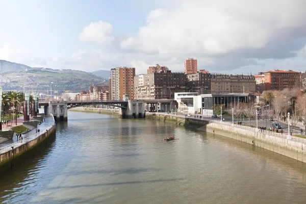 Rio Nervion em Bilbau, Espanha — Fotografia de Stock