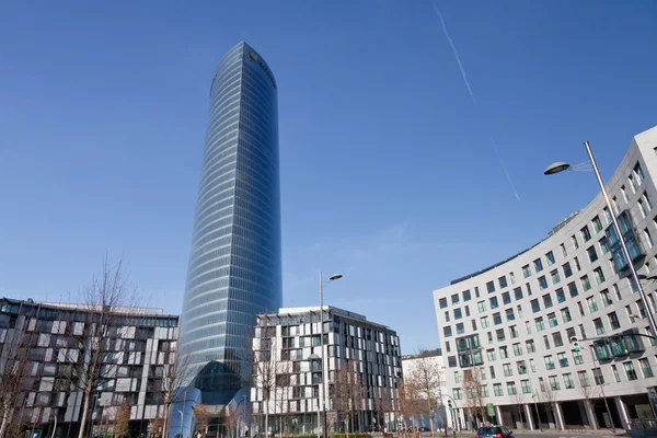 Office skyscraper in downtown Bilbao, Spain — Stock Photo, Image