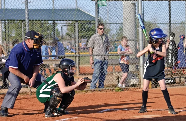 Girl 's softball At Bat — стоковое фото