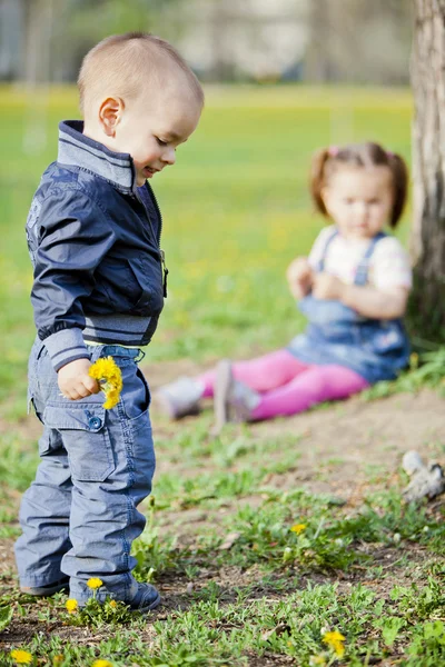 Kids in nature — Stock Photo, Image