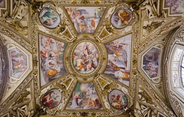 트라스테베레, 로마에 있는 산타 마리아 천장 — 스톡 사진