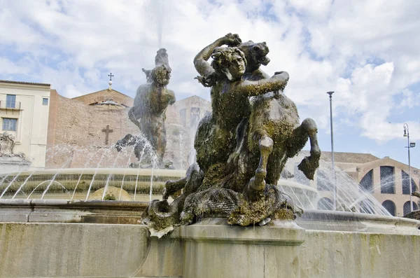Fontana delle naiadi in rom, italien — Stockfoto