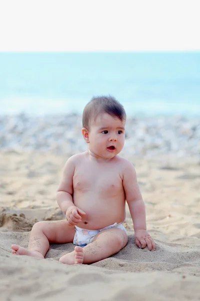 Bébé sur la plage — Photo