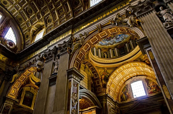 圣彼得在梵蒂冈大教堂 — 图库照片