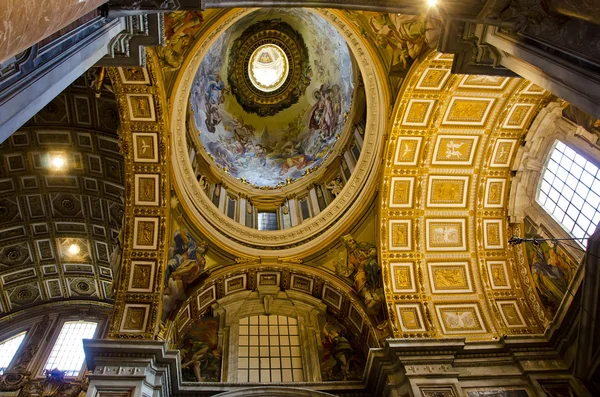 A Vatikáni Szent Péter-székesegyház — Stock Fotó