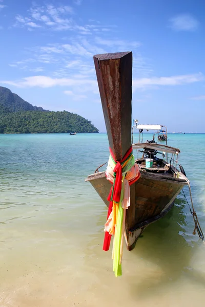 Boot im andamanischen Meer, Thailand — Stockfoto