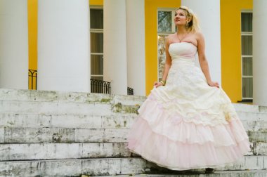 Kız güzel bir elbise Ortaçağ kadın suretinde