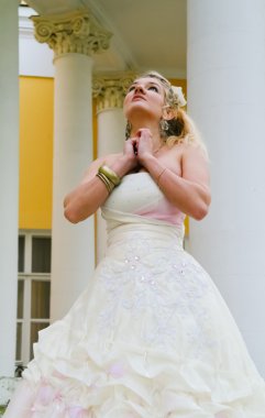 Kız güzel bir elbise Ortaçağ kadın suretinde