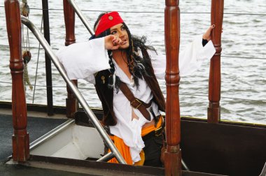 aktör jack sparrow bir yelkenli üzerinde kılığında gemi yol açın castor-1