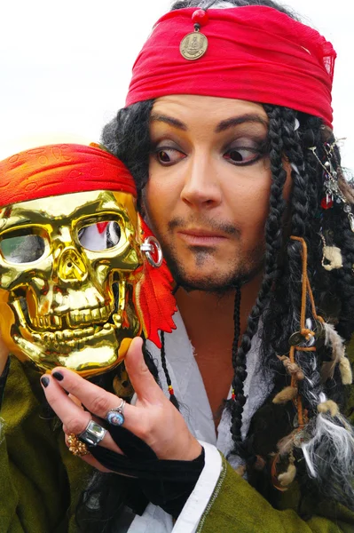 Actor in the guise of Jack Sparrow pirate with a mask on a sailing ship — Stock Photo, Image
