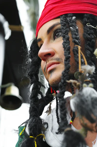 Porträt des Schauspielers als Jack Sparrow auf einem Segelschiff — Stockfoto