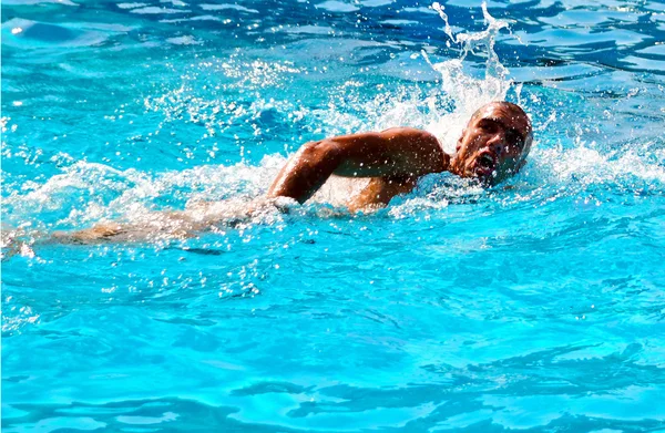 Energisk simmare — Stockfoto