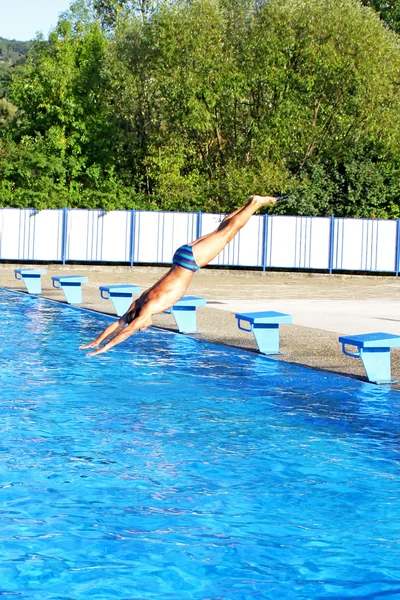 Zwemmen-stap-springen — Stockfoto