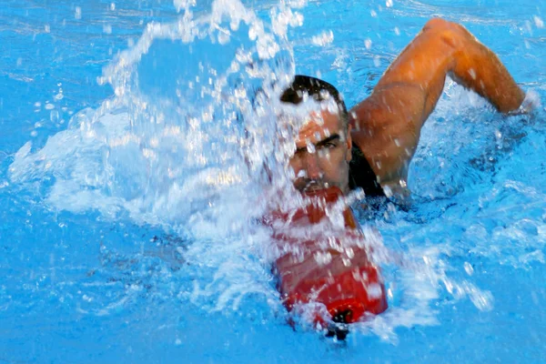 Rettungsschwimmer schwimmen Stockbild