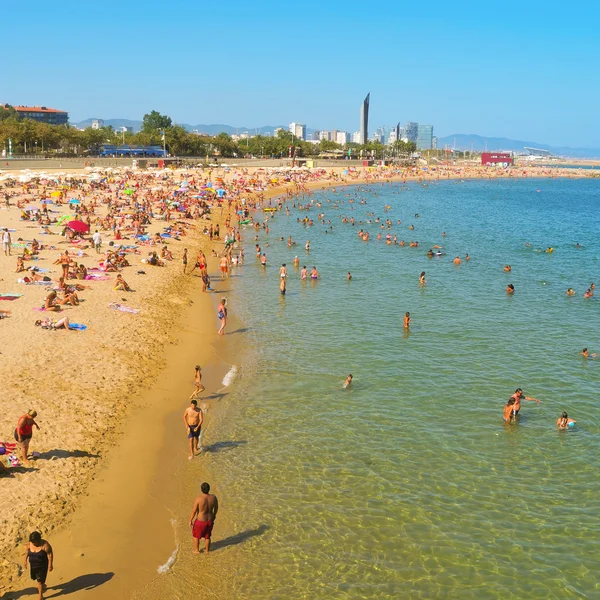 拉诺瓦伊卡利亚海滩，在巴塞罗那，西班牙 — 图库照片