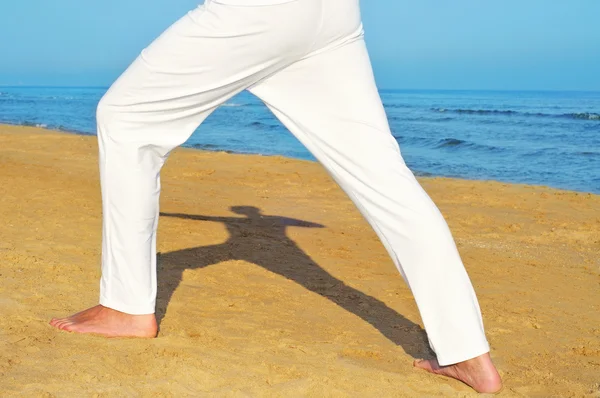 Yoga arqueiro pose — Fotografia de Stock