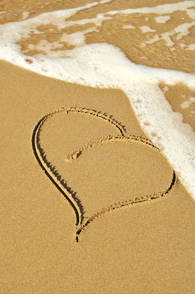 Серце в піску — стокове фото
