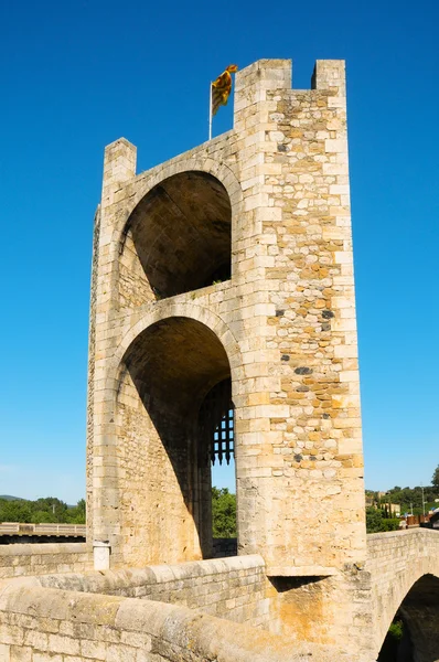 Középkori híd besalu, Spanyolország — Stock Fotó