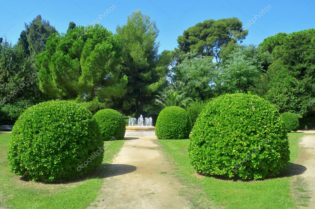 Jardines de Palau Reial de Pedralbes en Barcelona, España — Foto ...