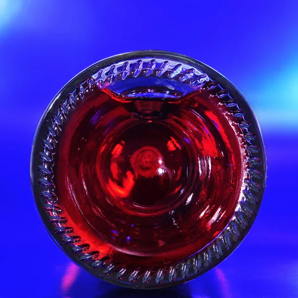 Boden einer roten Sektflasche — Stockfoto