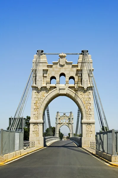 バルセロナ、スペインのエブロ川に架かる橋します。 — ストック写真
