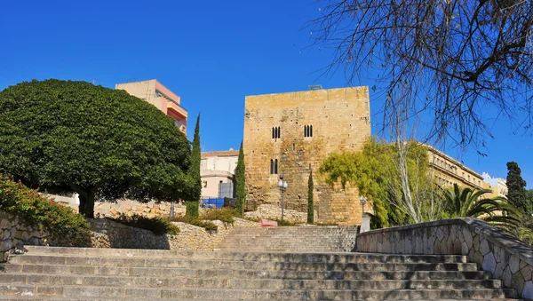 Passeig de Sant Antoni and Torre de Pilats, in Tarragona, Spain — Stock Photo, Image