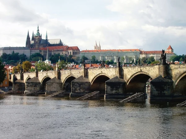 查尔斯桥 ans 布拉格城堡 — 图库照片