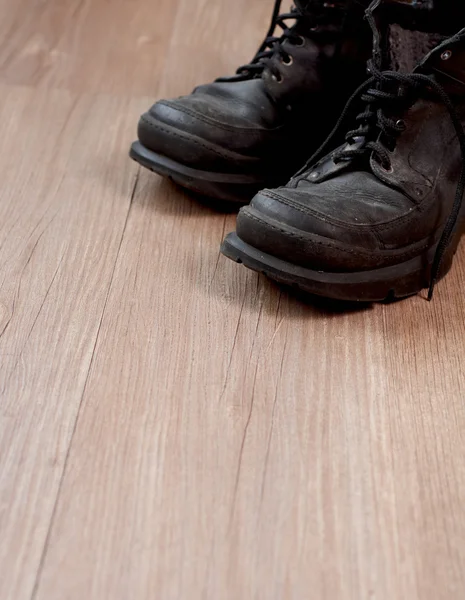 Scarpe sul pavimento — Foto Stock
