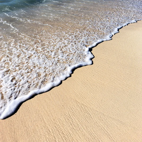 Κύμα και άμμο — Φωτογραφία Αρχείου