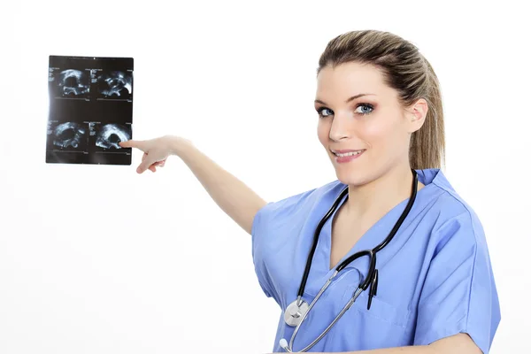 Doktor kvinna på sjukhus — Stockfoto