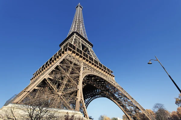 A famosa Torre Eiffel — Fotografia de Stock