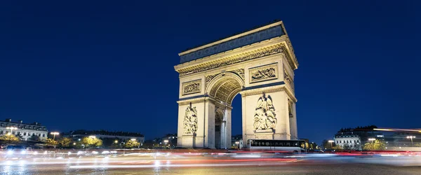 Arc de triomphe och bil lampor — Stockfoto