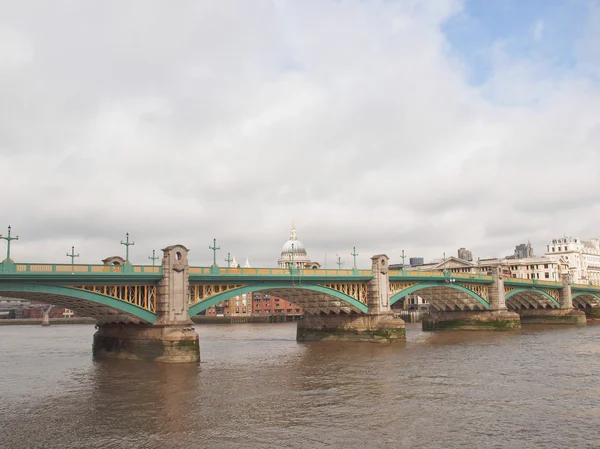 Thames joki Lontoossa — kuvapankkivalokuva