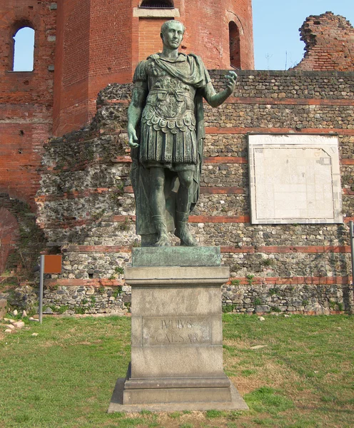 朱利叶斯 · 恺撒雕像 — 图库照片