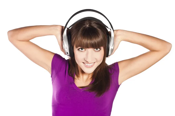 Mujer bonita escuchando, y disfrutando de la música — Foto de Stock