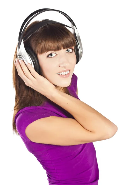 Mujer bastante joven escuchando música — Foto de Stock