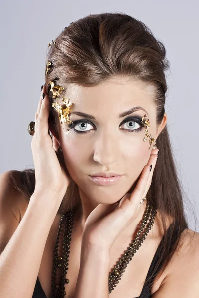Elegantní módní žena s šperky — Stock fotografie