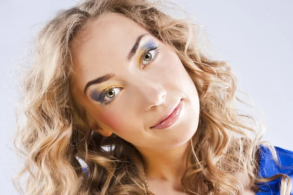 Curly blonde with bright makeup — Stock Photo, Image