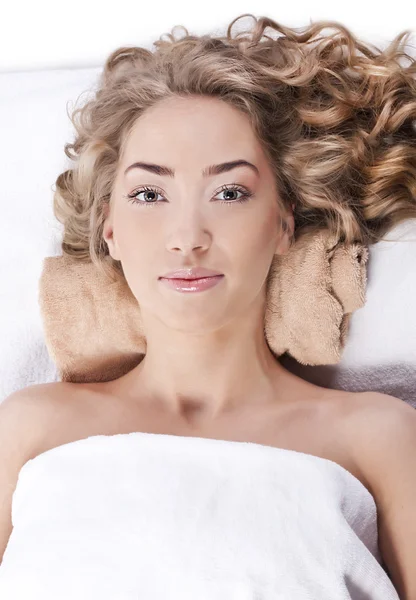 Aantrekkelijke vrouw krijgen spa-behandeling — Stockfoto
