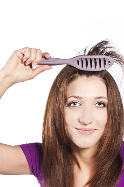 Attraktive lächelnde Frau beim Zähneputzen — Stockfoto