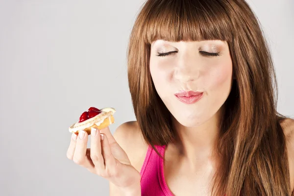 Young beautiful woman with a cake — Stock Photo, Image
