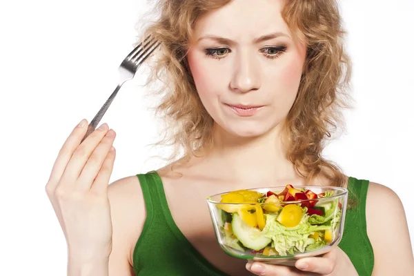 Belle femme en bonne santé, avec salade — Photo