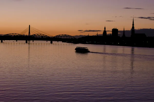 Panorama del río Daugava y la antigua Riga Fotos De Stock Sin Royalties Gratis