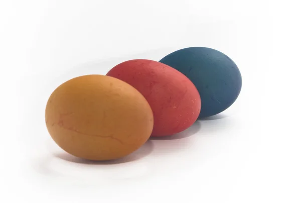 3 つのマルチ色を塗装イースターの卵 — ストック写真