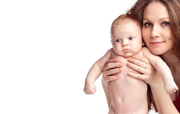 Молодая белая женщина держит двухмесячного сына — стоковое фото