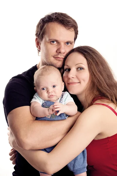 Молодая кавказская пара с двухмесячным сыном — стоковое фото