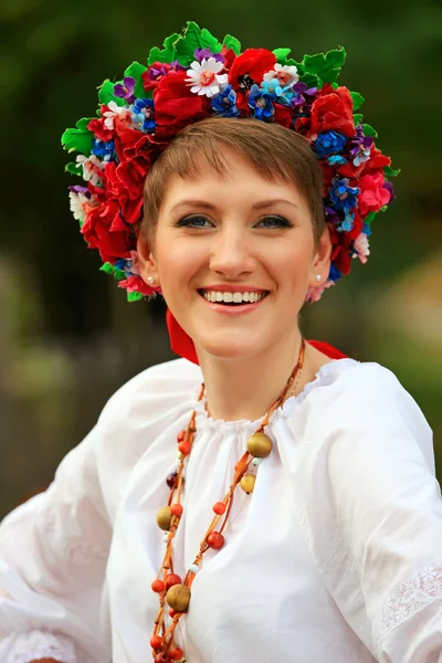 Young woman in traditional Ukrainian costume — Stock Photo, Image