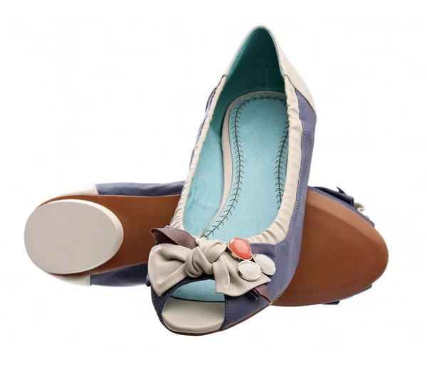 Beyaz karşı açık ayak yaz Ayakkabı — Stok fotoğraf