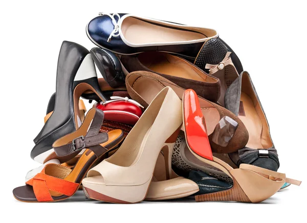 Mucchio di varie scarpe femminili, con percorso di ritaglio — Foto Stock