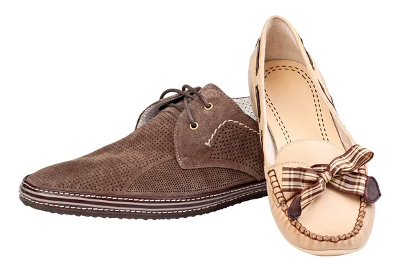 Manliga mocka sko och kvinnliga dagdrivare, med väg — Stockfoto